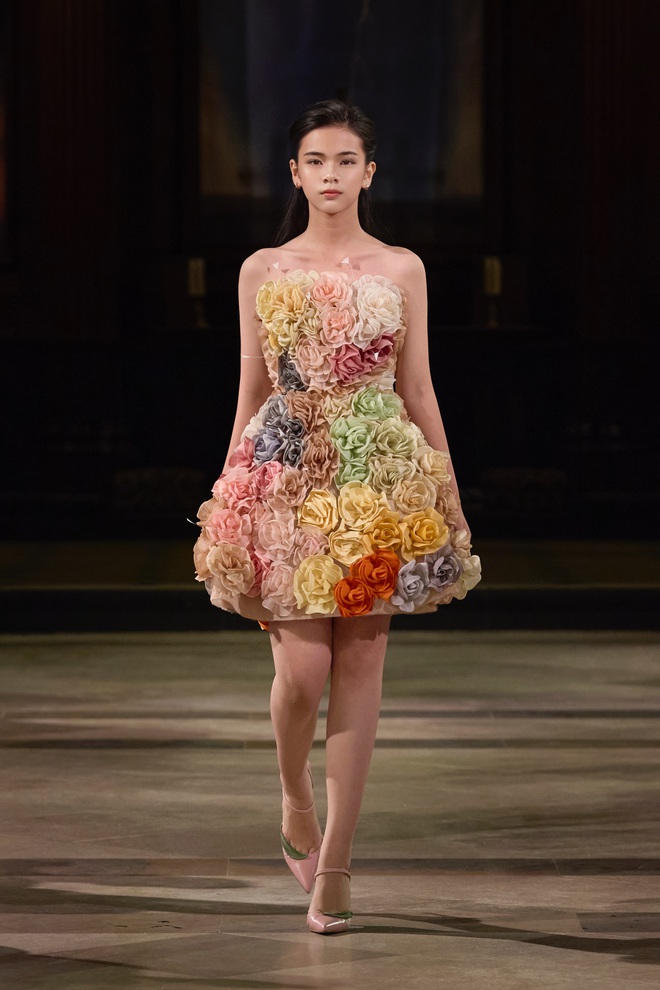 Nhà thiết kế Trần Hùng gây ấn tượng tại London Fashion Week- Ảnh 8.