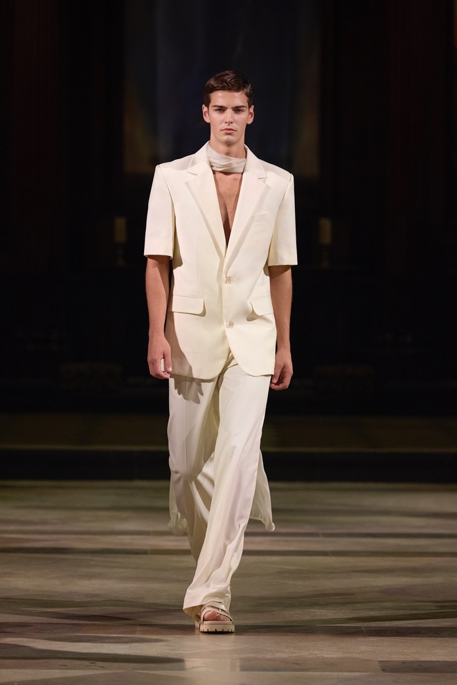 Nhà thiết kế Trần Hùng gây ấn tượng tại London Fashion Week- Ảnh 9.