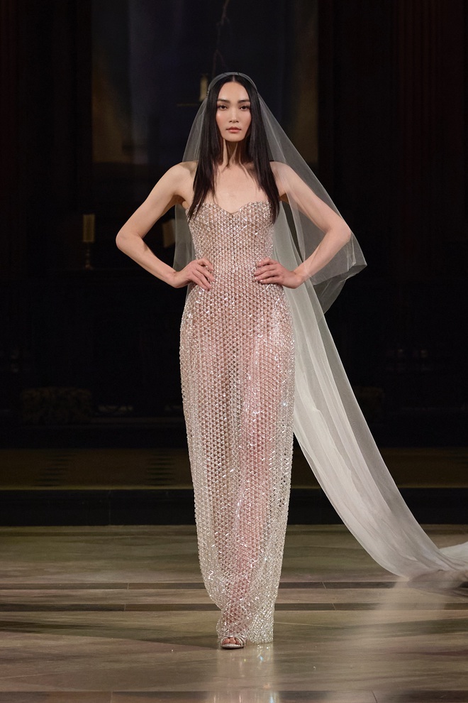 Nhà thiết kế Trần Hùng gây ấn tượng tại London Fashion Week- Ảnh 15.