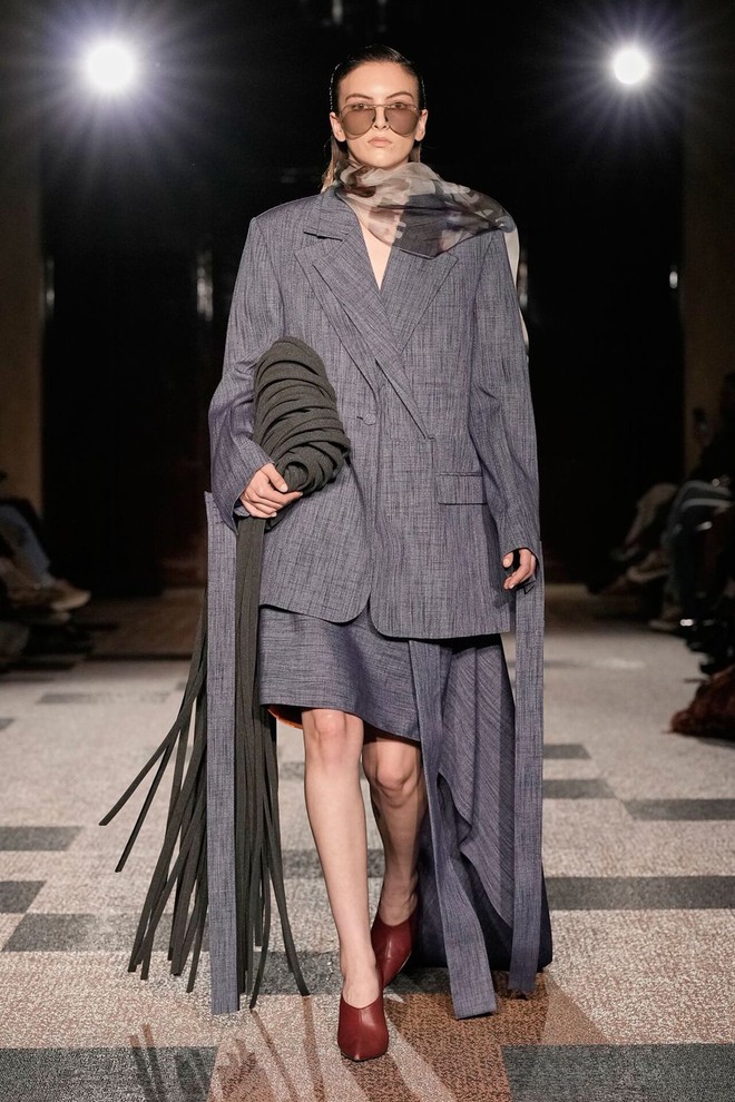 Suit, váy ngắn, đầm bodycon giúp nàng chiếm trọn spotlight - Ảnh 7.