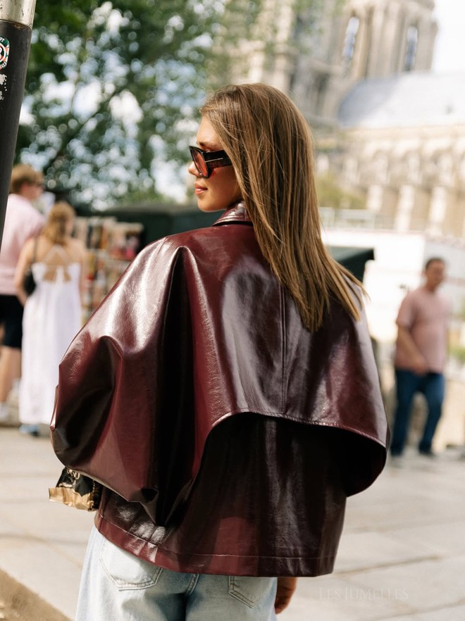 Đẹp 'lạnh lùng' với sắc đỏ tía kiêu kỳ trong ngày trở gió - Ảnh 4.