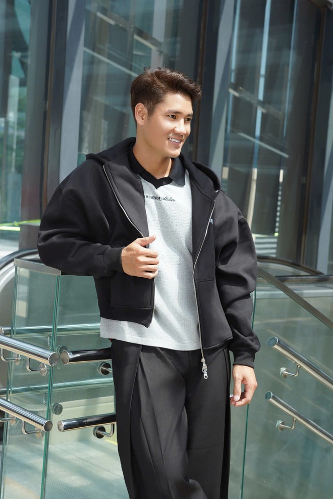 Biến hóa phong cách từ thanh lịch đến năng động với áo polo dệt kim- Ảnh 4.