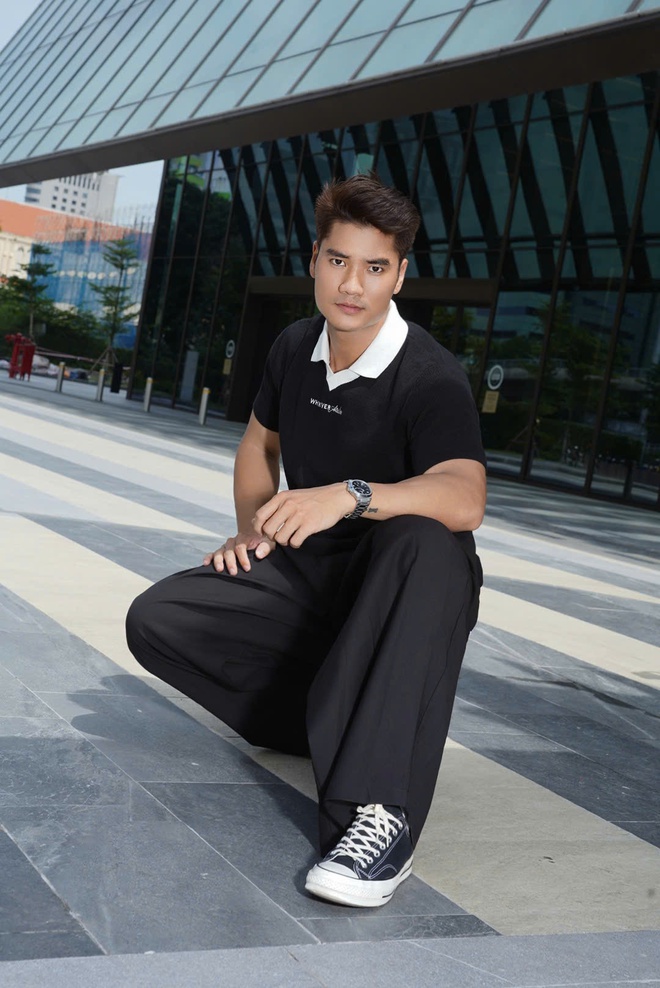 Biến hóa phong cách từ thanh lịch đến năng động với áo polo dệt kim- Ảnh 5.