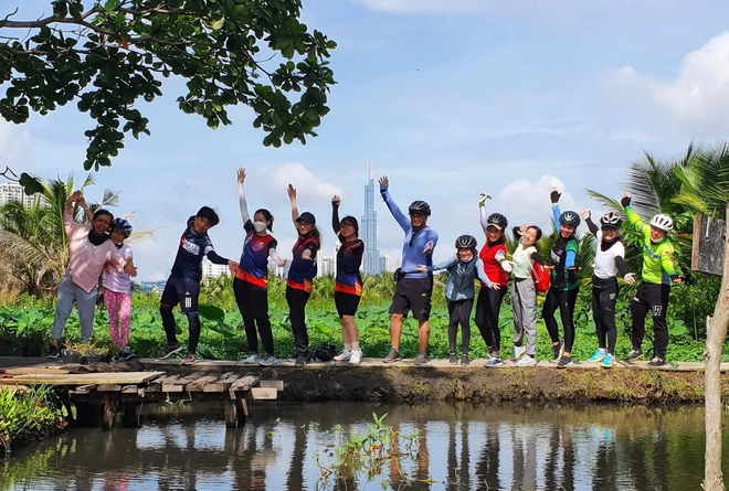 Dùng những 'vỉa hè đang rảnh' làm làn riêng cho xe đạp được không? - Ảnh 3.