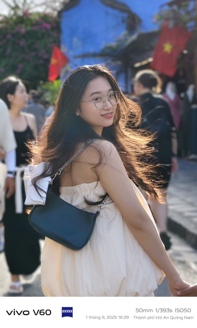 Trải nghiệm vivo V60: mỏng nhẹ, pin lớn v&agrave; camera ch&acirc;n dung ZEISS - Ảnh 9.