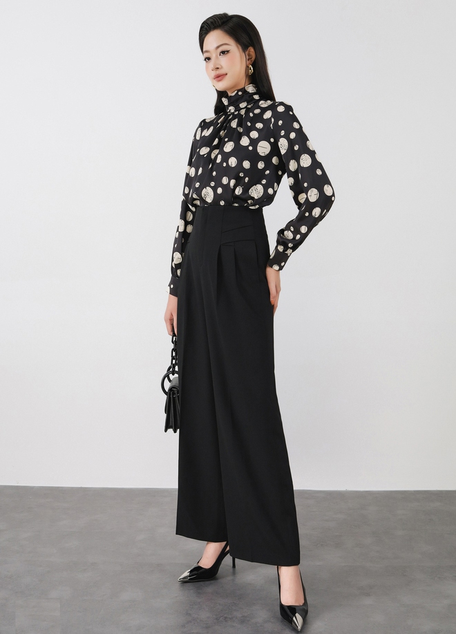 Sơ mi trơn, sơ mi họa tiết là điểm nhấn khó quên cho phong cách thanh lịch- Ảnh 7. Sơ mi trơn, sơ mi họa tiết là điểm nhấn khó quên cho phong cách thanh lịch- Ảnh 7.