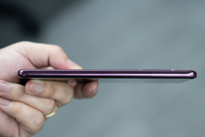 Trải nghiệm vivo V60: mỏng nhẹ, pin lớn v&agrave; camera ch&acirc;n dung ZEISS - Ảnh 4.