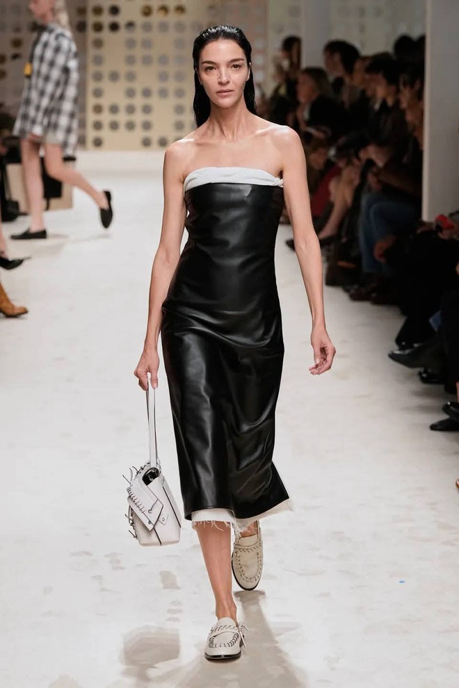 Mẫu váy, áo da đẹp cho các tín đồ thu đông 2025- Ảnh 4. Mẫu váy, áo da đẹp cho các tín đồ thu đông 2025- Ảnh 4.