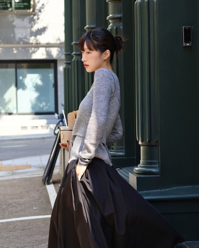 Nhẹ nhàng, trẻ trung bất ngờ khi nàng diện áo cardigan- Ảnh 8. Nhẹ nhàng, trẻ trung bất ngờ khi nàng diện áo cardigan- Ảnh 8.