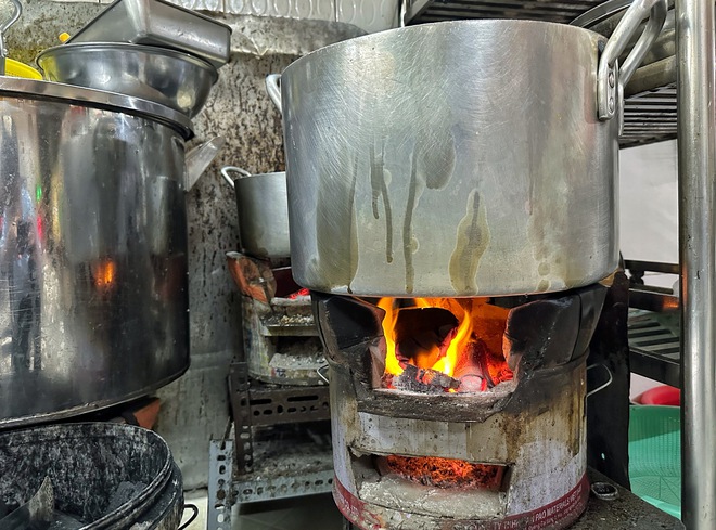 Quán chay gần chùa Vĩnh Nghiêm tồn tại gần nửa thế kỷ: Ông chủ... lạ đời- Ảnh 6. Quán chay gần chùa Vĩnh Nghiêm tồn tại gần nửa thế kỷ: Ông chủ... lạ đời- Ảnh 6.