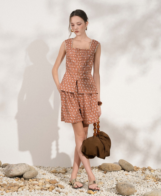 Diện trang phục theo set đồng bộ, cách mặc sành điệu của mùa - Ảnh 9.