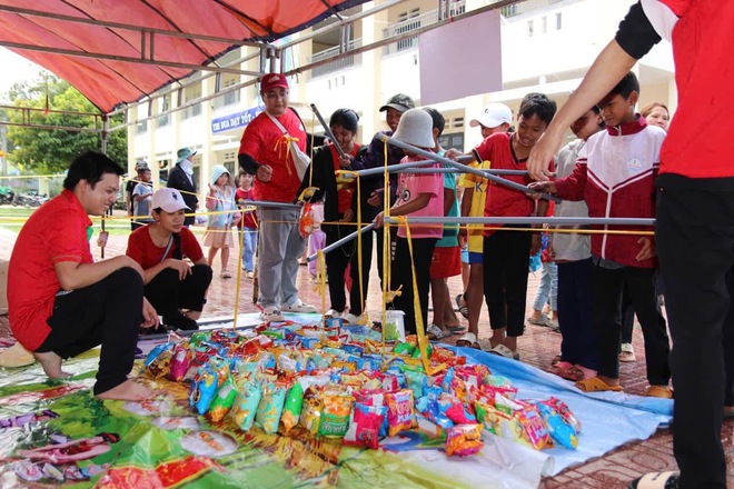 Câu lạc bộ Tia Sáng 13 năm gieo nụ cười nơi vùng sâu vùng xa- Ảnh 5.
