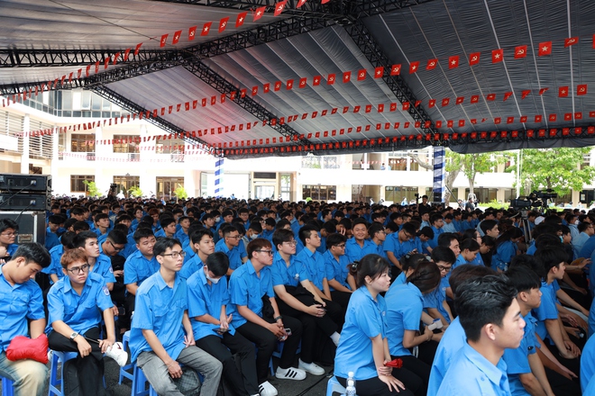 Khai giảng tại ngôi trường Bác Hồ từng học: Từ đam mê mạch điện đến thủ khoa - Ảnh 7.
