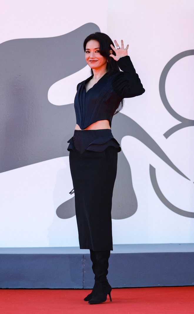 Thư Kỳ g&acirc;y ch&uacute; &yacute; ở Venice - Ảnh 3.