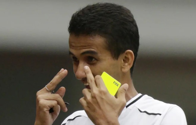 Trọng tài Indonesia bắt trận 'chung kết' bảng của U.23 Việt Nam - Yemen: Vua thẻ đỏ- Ảnh 3. Trọng tài Indonesia bắt trận 'chung kết' bảng của U.23 Việt Nam - Yemen: Vua thẻ đỏ- Ảnh 3.