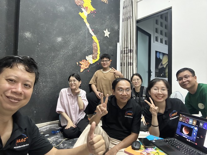 Chiêm ngưỡng 'trăng máu' vừa xuất hiện ở Việt Nam: Đêm nguyệt thực đặc biệt tại TP.HCM - Ảnh 3.