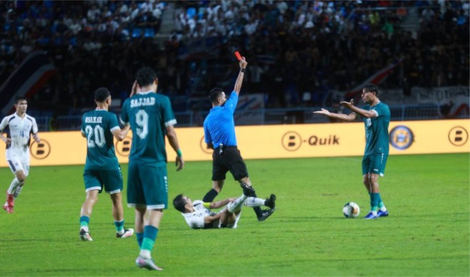 Đội tuyển Th&aacute;i Lan thua, su&yacute;t ẩu đả: Cầu thủ Iraq phải 'trốn', Madam Pang n&oacute;i g&igrave;?- Ảnh 2.