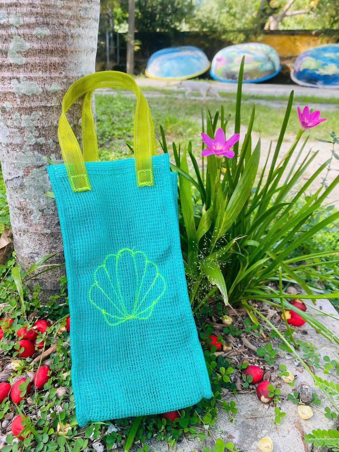 Túi tái chế từ lưới đánh cá cũ đi chợ, đi chơi- Ảnh 2.