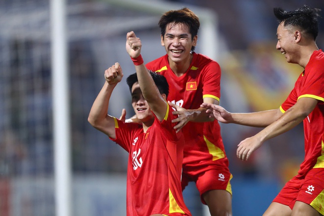 Thanh Nh&agrave;n ghi b&agrave;n đẳng cấp, U.23 Việt Nam thắng Yemen: VFF thưởng lớn v&igrave; tấm v&eacute; v&agrave;ng ch&acirc;u &Aacute; - Ảnh 3.