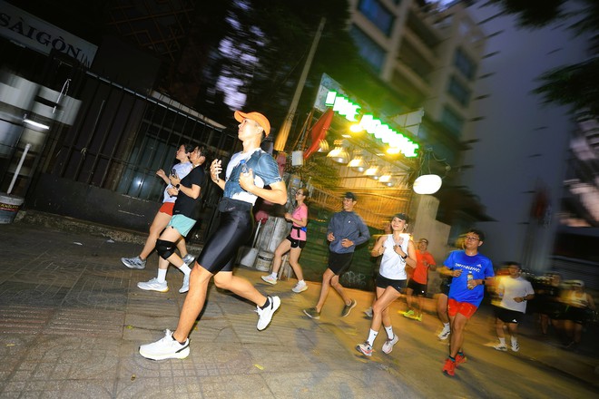Chạy bộ vẽ số 2026 ở TP.HCM: Đón năm mới bằng sức khỏe và niềm vui - Ảnh 4.