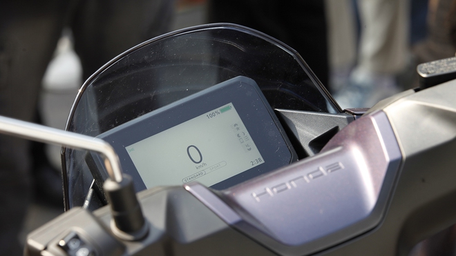 Xe máy điện Honda UC3 về Việt Nam, sạc đầy chạy được tối đa 120 km- Ảnh 3. Xe máy điện Honda UC3 về Việt Nam, sạc đầy chạy được tối đa 120 km - Ảnh 4.