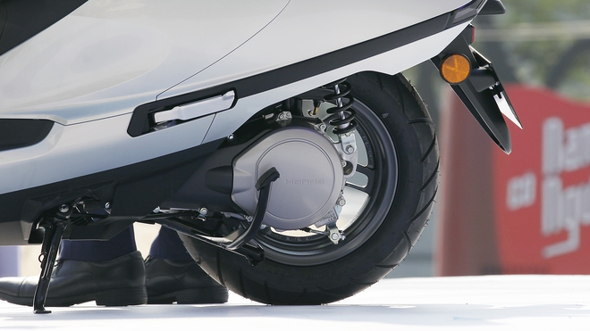 Xe máy điện Honda UC3 về Việt Nam, sạc đầy chạy được tối đa 120 km- Ảnh 4. Xe máy điện Honda UC3 về Việt Nam, sạc đầy chạy được tối đa 120 km - Ảnh 5.