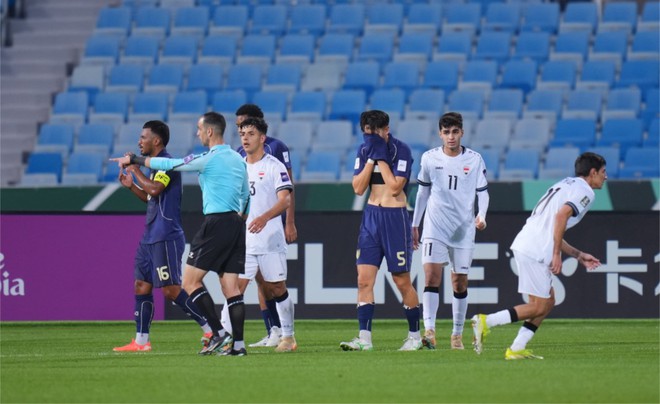 U.23 Th&aacute;i Lan tho&aacute;t thua Iraq trong gang tấc, n&iacute;u giữ hy vọng mong manh v&agrave;o tứ kết- Ảnh 2.