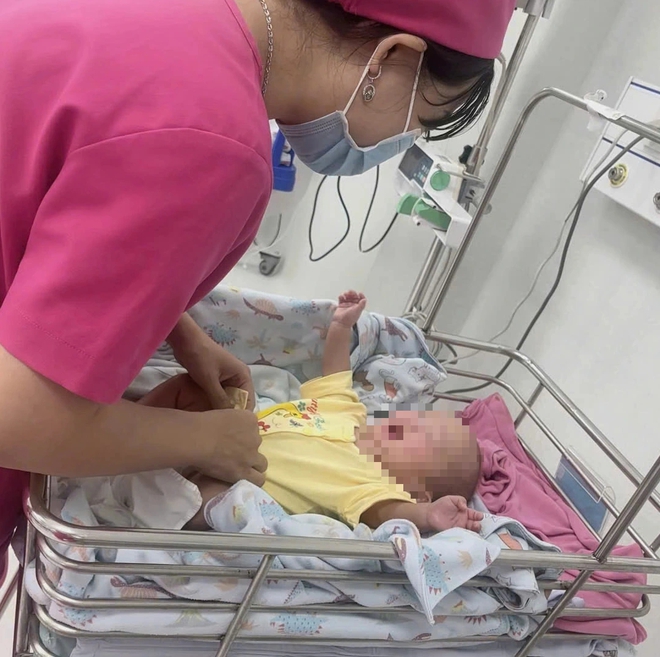 TP.HCM làm giấy khai sinh cho 9 trẻ bị bỏ rơi ở Bệnh viện Từ Dũ- Ảnh 2. TP.HCM làm giấy khai sinh cho 9 trẻ bị bỏ rơi ở Bệnh viện Từ Dũ- Ảnh 2.