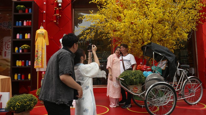 Tái hiện lại Sài Gòn xưa, nơi đây đang đông đúc khách chụp ảnh tết miễn phí- Ảnh 8. Tái hiện lại Sài Gòn xưa, nơi đây đang đông đúc khách chụp ảnh tết miễn phí- Ảnh 8.