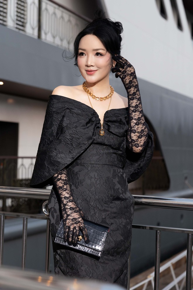 Lên đồ dự tiệc ngày cuối năm cùng 3 gam màu ai cũng mặc - Ảnh 6.