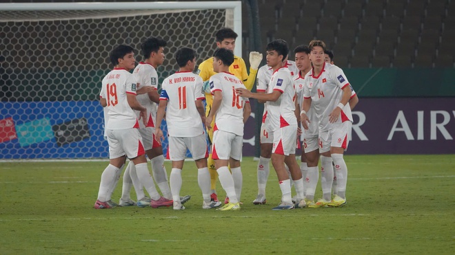 B&aacute;o Th&aacute;i Lan ngợi ca U.23 Việt Nam: 'Thầy tr&ograve; HLV Kim Sang-sik qu&aacute; bản lĩnh v&agrave; ho&agrave;n hảo&rsquo;- Ảnh 1.