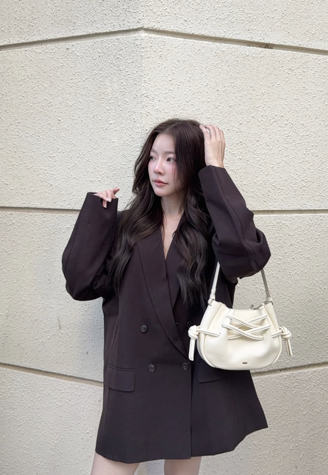 Áo blazer và những bản phối dễ áp dụng cho nàng bận rộn- Ảnh 1.