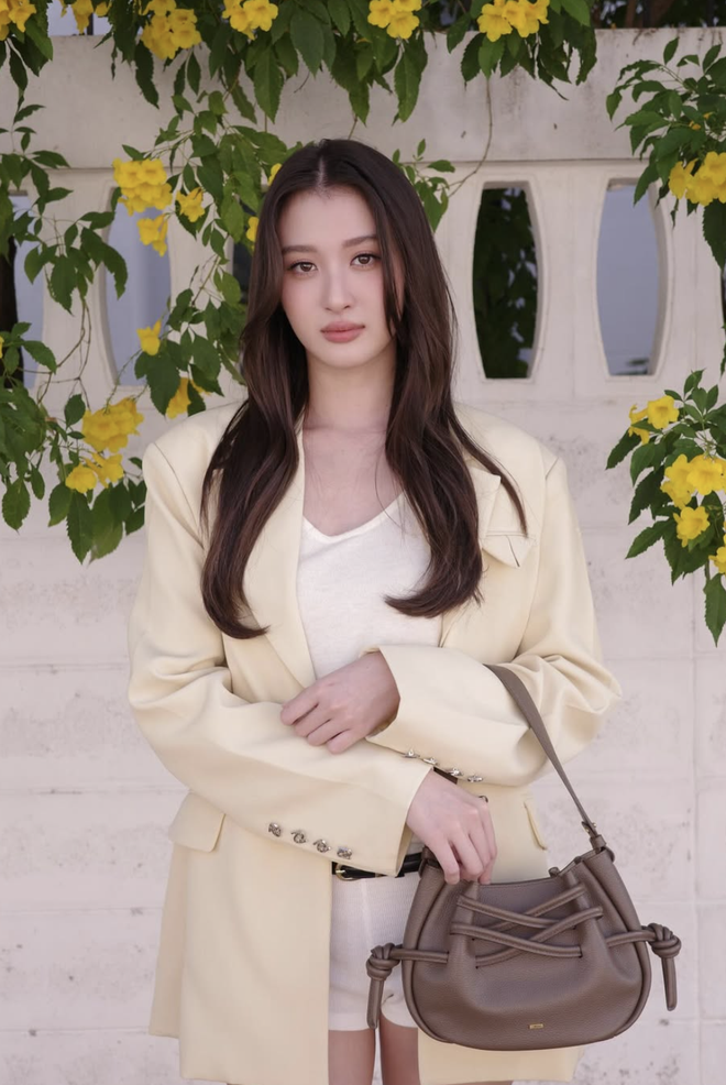 Áo blazer và những bản phối dễ áp dụng cho nàng bận rộn- Ảnh 4.