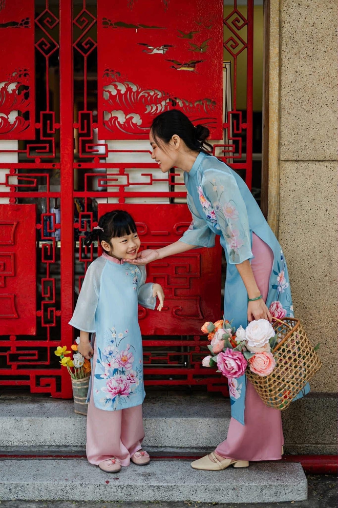 Chụp ảnh áo dài tết miễn phí ở TP.HCM: Gợi ý cực hợp cho mẹ và bé - Ảnh 1. Chụp ảnh áo dài tết miễn phí ở TP.HCM: Gợi ý cực hợp cho mẹ và bé - Ảnh 1.