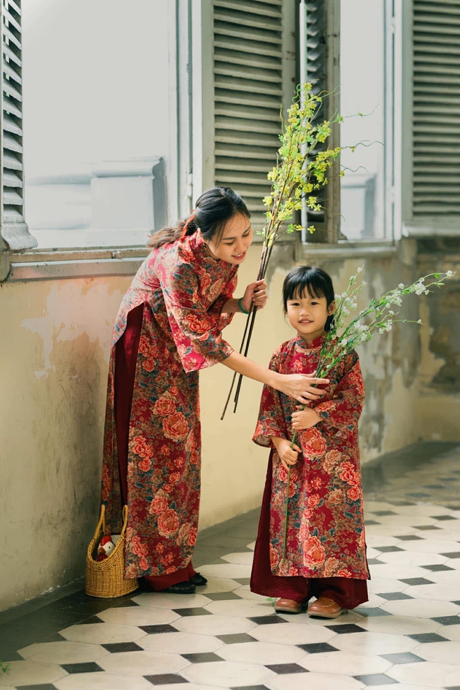 Chụp ảnh áo dài tết miễn phí ở TP.HCM: Gợi ý cực hợp cho mẹ và bé - Ảnh 5. Chụp ảnh áo dài tết miễn phí ở TP.HCM: Gợi ý cực hợp cho mẹ và bé - Ảnh 5.