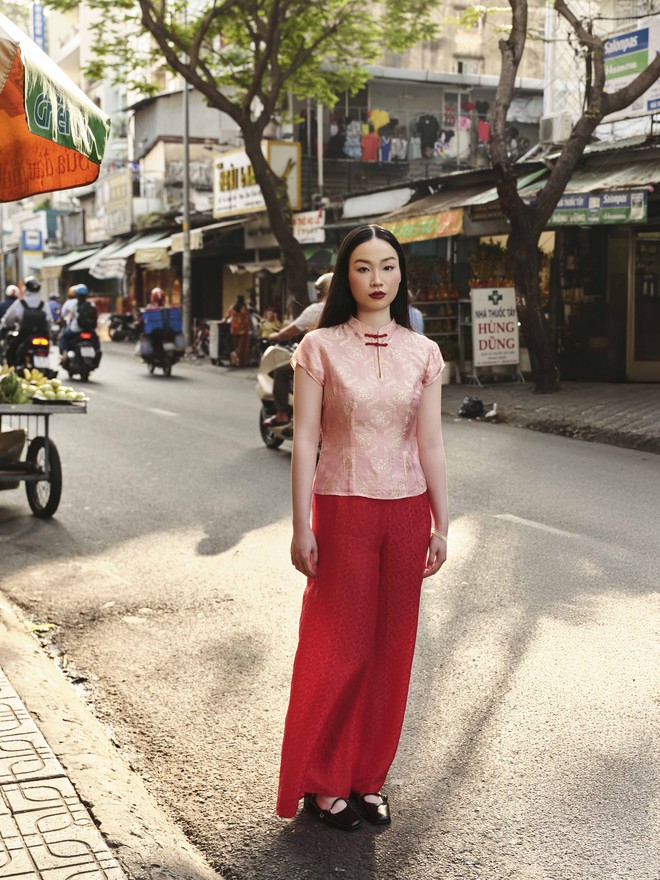 Áo dài, lụa tơ tằm và nhịp sống hiện đại mùa tết 2026 Áo dài, lụa tơ tằm và nhịp sống hiện đại - Ảnh 6.