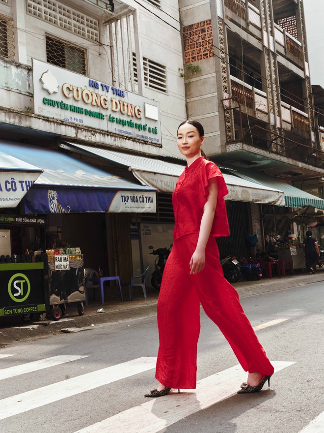 Áo dài, lụa tơ tằm và nhịp sống hiện đại mùa tết 2026 Áo dài, lụa tơ tằm và nhịp sống hiện đại - Ảnh 7.