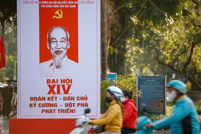 Phố phường H&agrave; Nội rực rỡ cờ hoa ch&agrave;o mừng Đại hội XIV của Đảng- Ảnh 10.