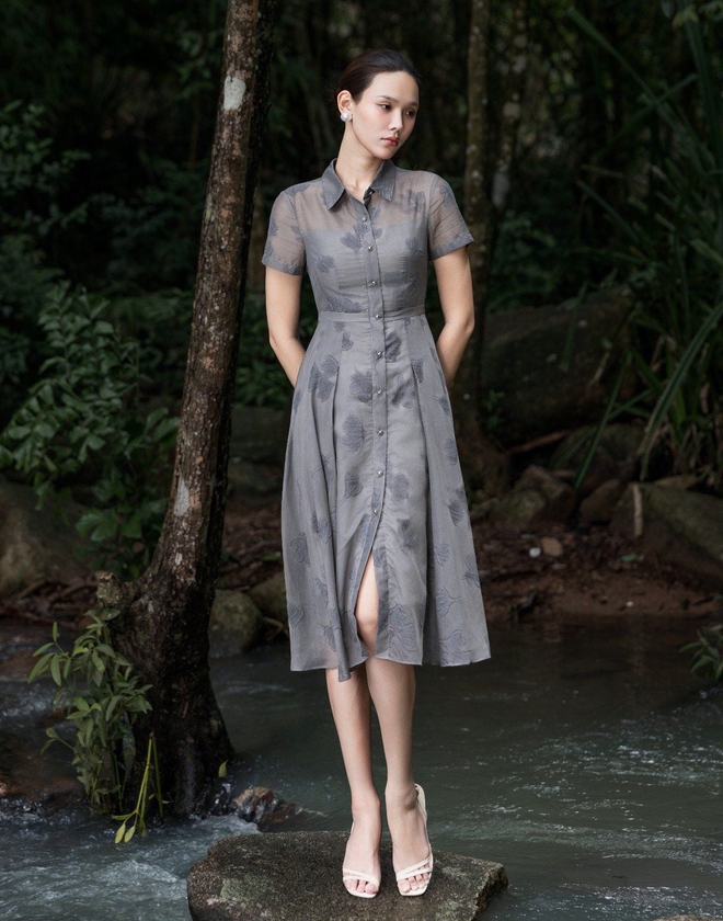 5 chiếc váy midi sang trọng, hợp cả đi làm lẫn đi tiệc cuối năm- Ảnh 2. 5 chiếc váy midi sang trọng, hợp cả đi làm lẫn đi tiệc cuối năm- Ảnh 2.