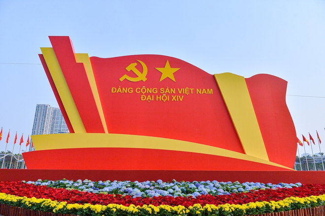 Phố phường H&agrave; Nội rực rỡ cờ hoa ch&agrave;o mừng Đại hội XIV của Đảng- Ảnh 17.