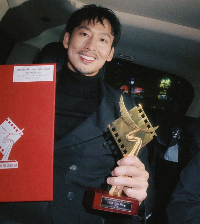 C&aacute;nh Diều 2025: Tuấn Trần chống nạng l&ecirc;n nhận giải nam ch&iacute;nh xuất sắc - Ảnh 6.