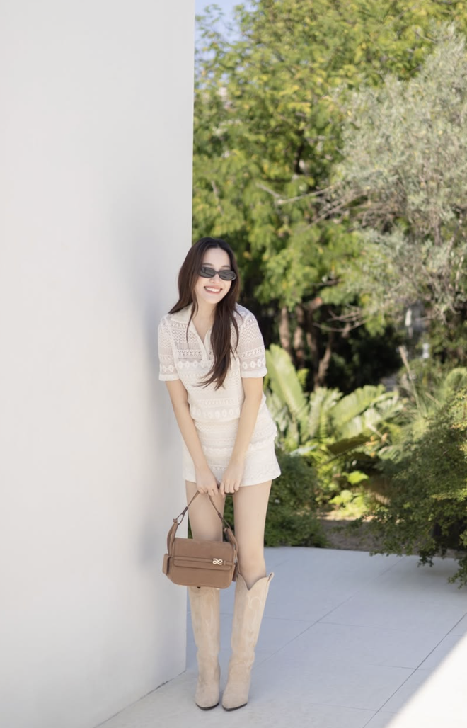 Diện nguyên set đồ màu trắng khẳng định gu thẩm mỹ tối giản tinh tế- Ảnh 9. Diện nguyên set đồ màu trắng khẳng định gu thẩm mỹ tối giản tinh tế- Ảnh 9.