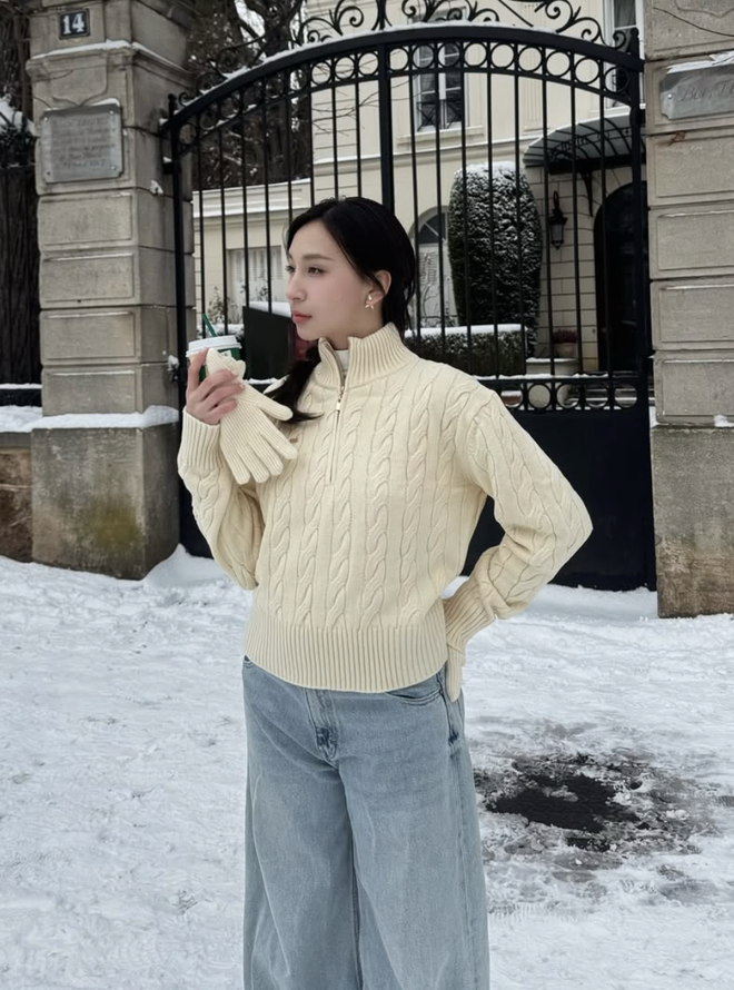 Quần jeans ống rộng trở thành lựa chọn quen thuộc trong tủ đồ của phái đẹp- Ảnh 5. Quần jeans ống rộng trở thành lựa chọn quen thuộc trong tủ đồ của phái đẹp- Ảnh 5.