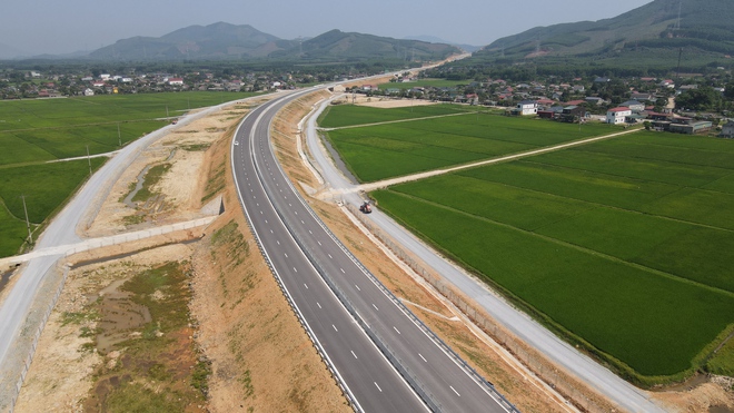 Cao tốc góp phần viết nên lịch sử- Ảnh 2. Cao tốc góp phần viết nên lịch sử- Ảnh 2.