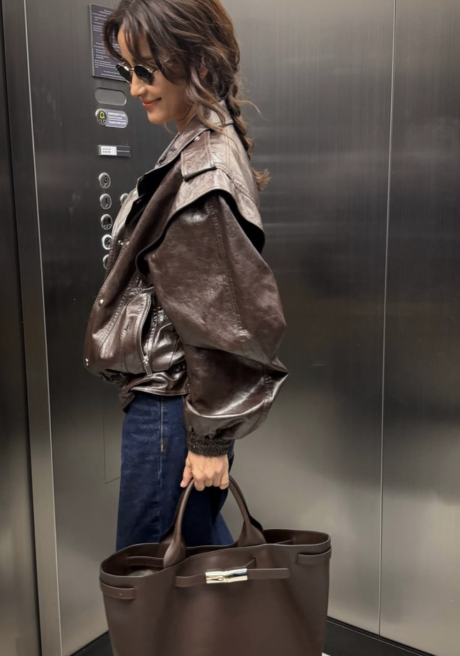 Áo khoác da mang theo tinh thần tự do trong từng bản phối- Ảnh 12. Áo khoác da mang theo tinh thần tự do trong từng bản phối- Ảnh 12.