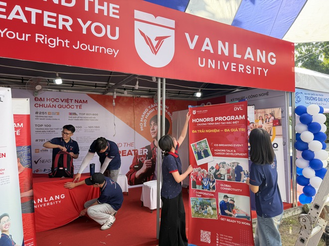 Trải nghiệm công nghệ mới tại các gian triển lãm Tư vấn mùa thi - Ảnh 5.