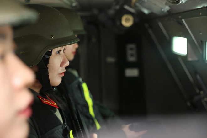 Những b&oacute;ng hồng lặng lẽ tạo &lsquo;l&aacute; chắn th&eacute;p&rsquo; bảo vệ Đại hội Đảng- Ảnh 7.