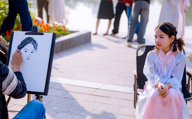 Thời trang đường phố lên ngôi mỗi dịp lễ, cuối tuần- Ảnh 9.