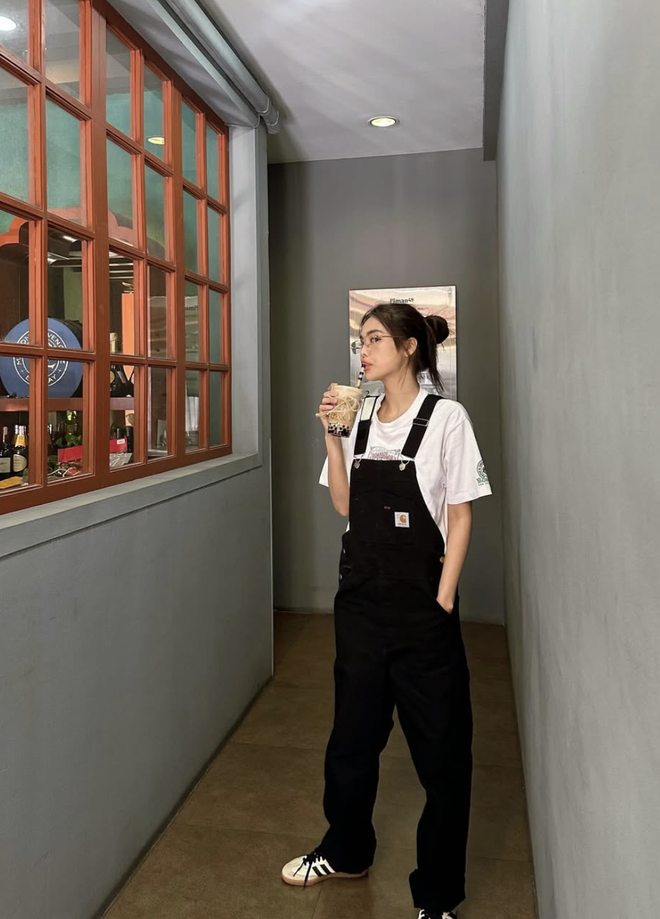 Quần yếm tạo nên diện mạo tươi mới mà không cần cầu kỳ  - Ảnh 5.