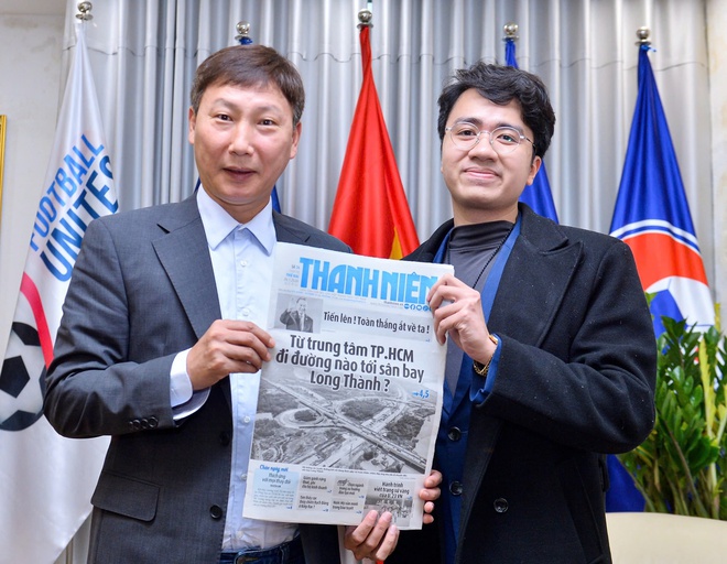 Khi thầy Kim c&ugrave;ng b&oacute;ng đ&aacute; Việt Nam mơ World Cup- Ảnh 2.